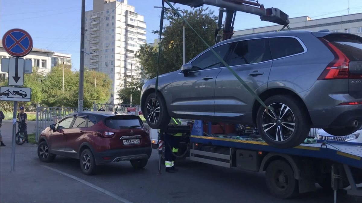 В Центральном районе Красноярска сотрудники Госавтоинспекции проверяют соблюдение правил парковки В Центральном районе Красноярска сотрудники Госавтоинспекции проверяют соблюдение правил парковки