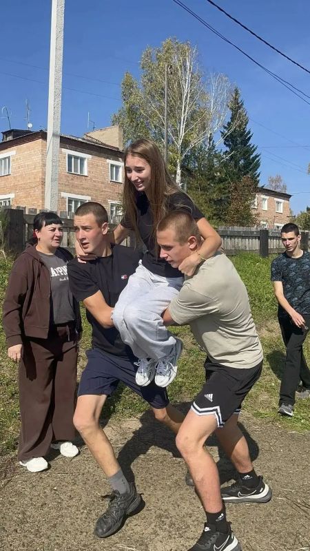 День здоровья в Тинской Третьей школе: спорт, уха и отличное настроение! День здоровья в Тинской Третьей школе: спорт, уха и отличное настроение!
