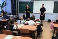 Сотрудники Госавтоинспекции проводят профилактические беседы по БДД с юными участниками дорожного движения