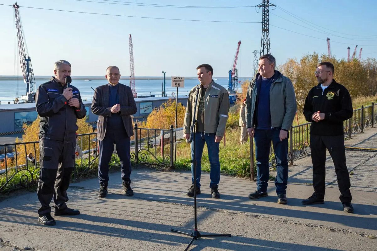 «Норильск и Таймыр: сила в единстве»: на набережной Енисея появилась новая аллея «Норильск и Таймыр: сила в единстве»: на набережной Енисея появилась новая аллея