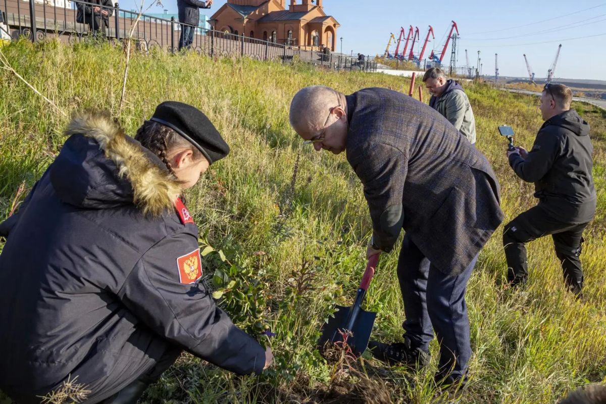 «Норильск и Таймыр: сила в единстве»: на набережной Енисея появилась новая аллея «Норильск и Таймыр: сила в единстве»: на набережной Енисея появилась новая аллея
