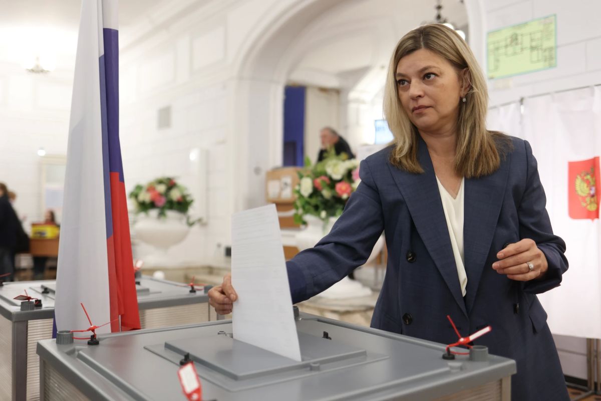 Владимир Чащин и Елена Пензина проголосовали на выборах в Красноярске Владимир Чащин и Елена Пензина проголосовали на выборах в Красноярске
