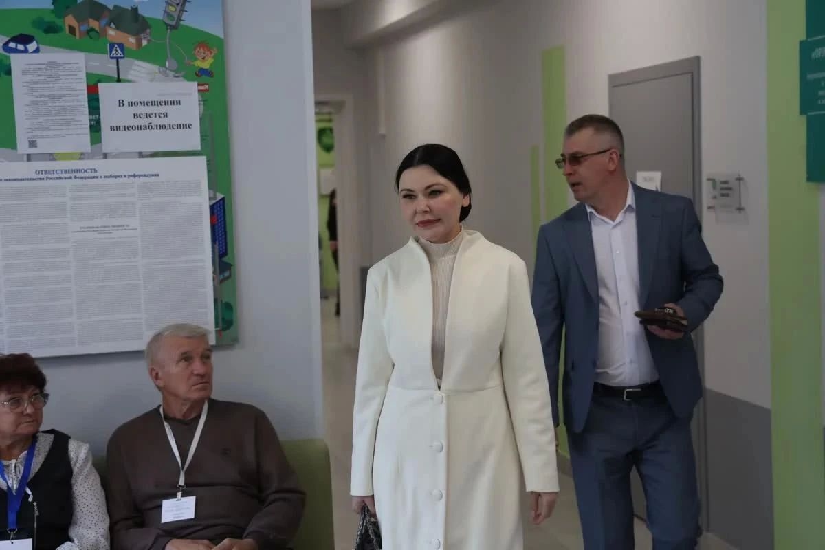 Ирина Иванова проголосовала в Октябрьском районе Красноярска