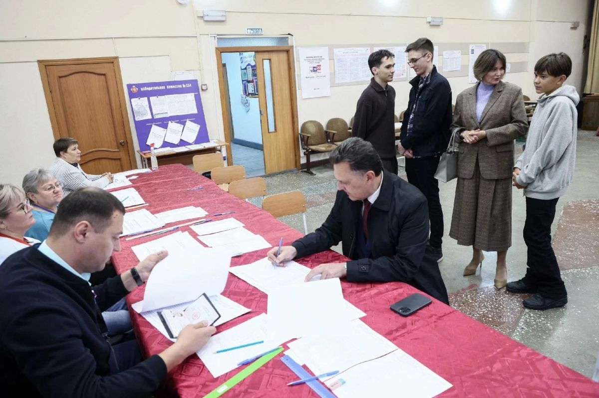 Глава Красноярска Сергей Верещагин принял участие в голосовании Глава Красноярска Сергей Верещагин принял участие в голосовании