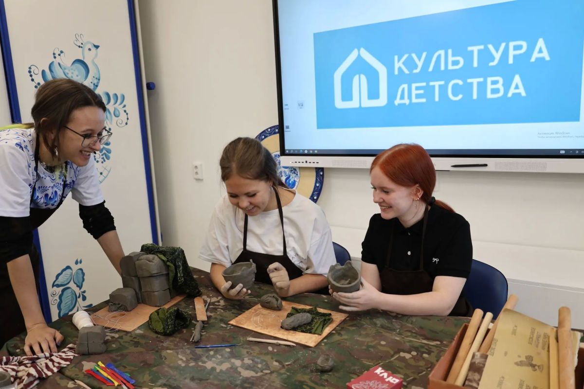 «Глиняные сказки»: в Северо-Енисейском открылся центр для юных гончаров «Глиняные сказки»: в Северо-Енисейском открылся центр для юных гончаров