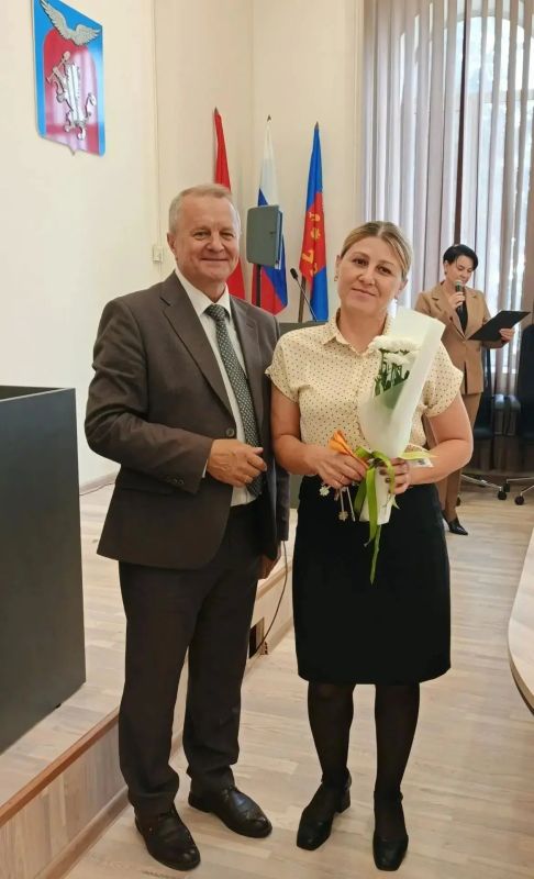 Новые квартиры для жителей: в Емельяновском округе вручили ключи от современного жилья Новые квартиры для жителей: в Емельяновском округе вручили ключи от современного жилья