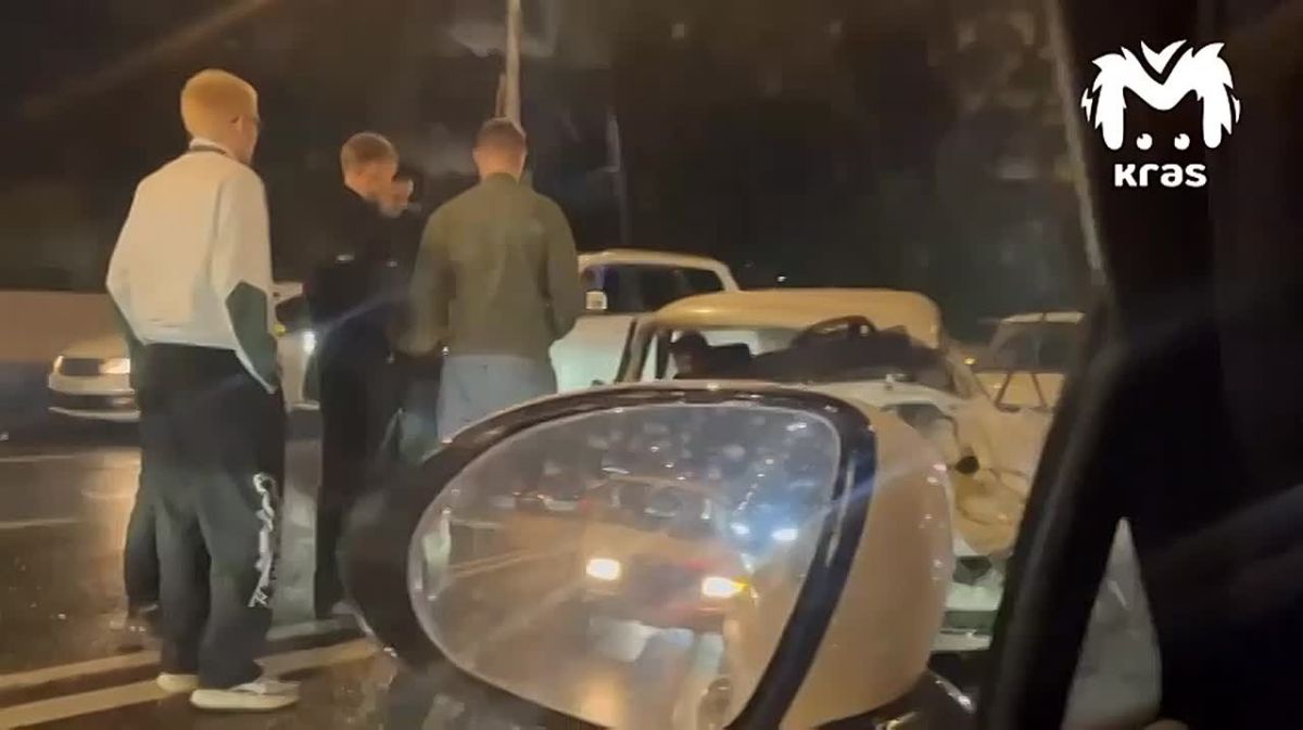 Водитель "Жигулей" вылетел через лобовое стекло во время аварии на Коммунальном мосту