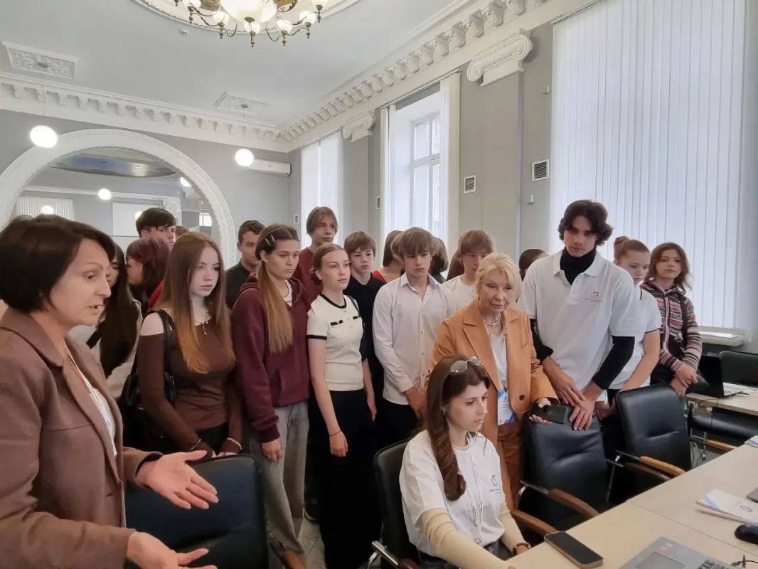 Школьники и студенты Красноярского края познакомились с работой Центра общественного наблюдения Школьники и студенты Красноярского края познакомились с работой Центра общественного наблюдения