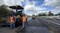 На Игарской в Красноярске укладывают верхний слой асфальта