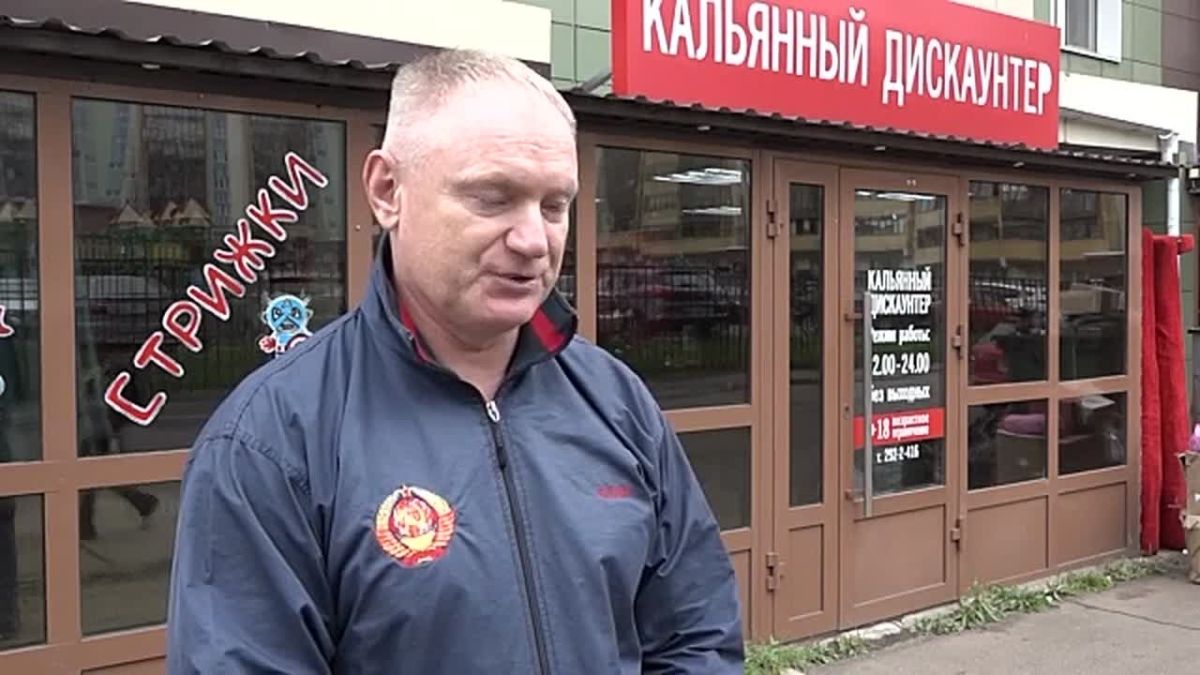 ЧЕМ ТОРГУЕТ «КАЛЬЯННЫЙ ДИСКАУНТЕР» ВОЗЛЕ ШКОЛЫ