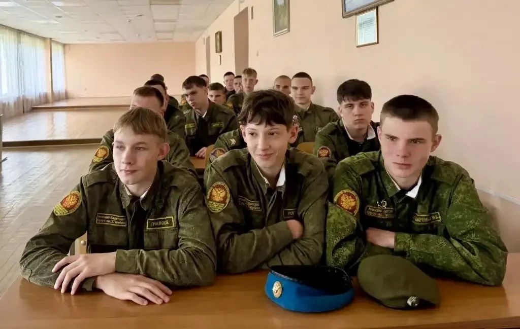 Служба в полиции: карьера, гарантии и безопасность — как прошли встречи с молодёжью Служба в полиции: карьера, гарантии и безопасность — как прошли встречи с молодёжью