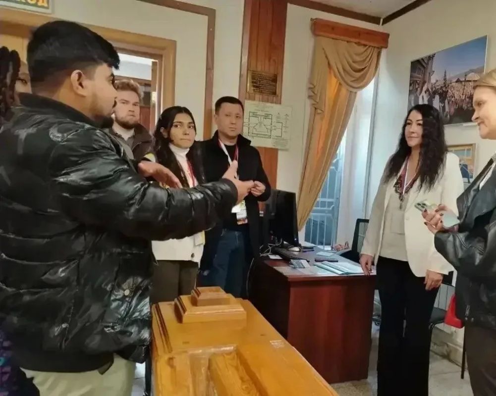С ходом голосования в Красноярском крае знакомятся электоральные эксперты из шести стран С ходом голосования в Красноярском крае знакомятся электоральные эксперты из шести стран