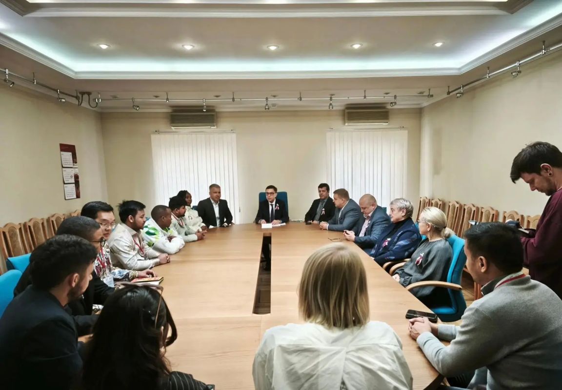 С ходом голосования в Красноярском крае знакомятся электоральные эксперты из шести стран С ходом голосования в Красноярском крае знакомятся электоральные эксперты из шести стран