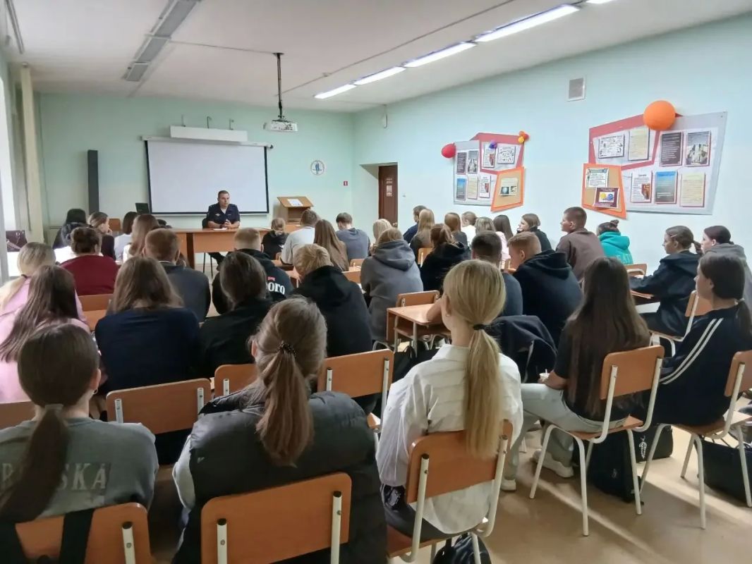 Служба в полиции: карьера, гарантии и безопасность — как прошли встречи с молодёжью Служба в полиции: карьера, гарантии и безопасность — как прошли встречи с молодёжью
