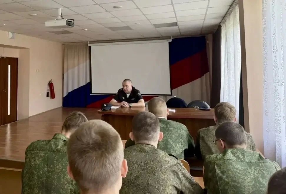 Служба в полиции: карьера, гарантии и безопасность — как прошли встречи с молодёжью Служба в полиции: карьера, гарантии и безопасность — как прошли встречи с молодёжью