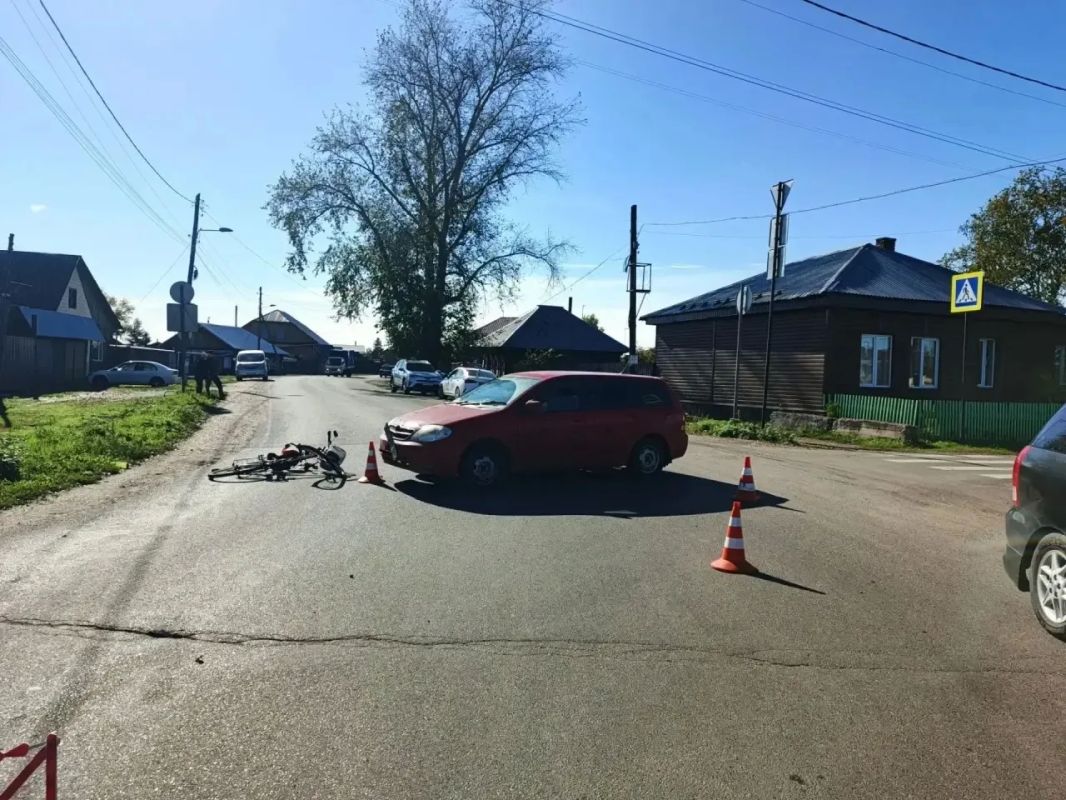 В Енисейске госавтоинспекторы устанавливают обстоятельства ДТП, в результате которого получила травмы трехлетняя пассажирка велосипеда В Енисейске госавтоинспекторы устанавливают обстоятельства ДТП, в результате которого получила травмы трехлетняя пассажирка велосипеда