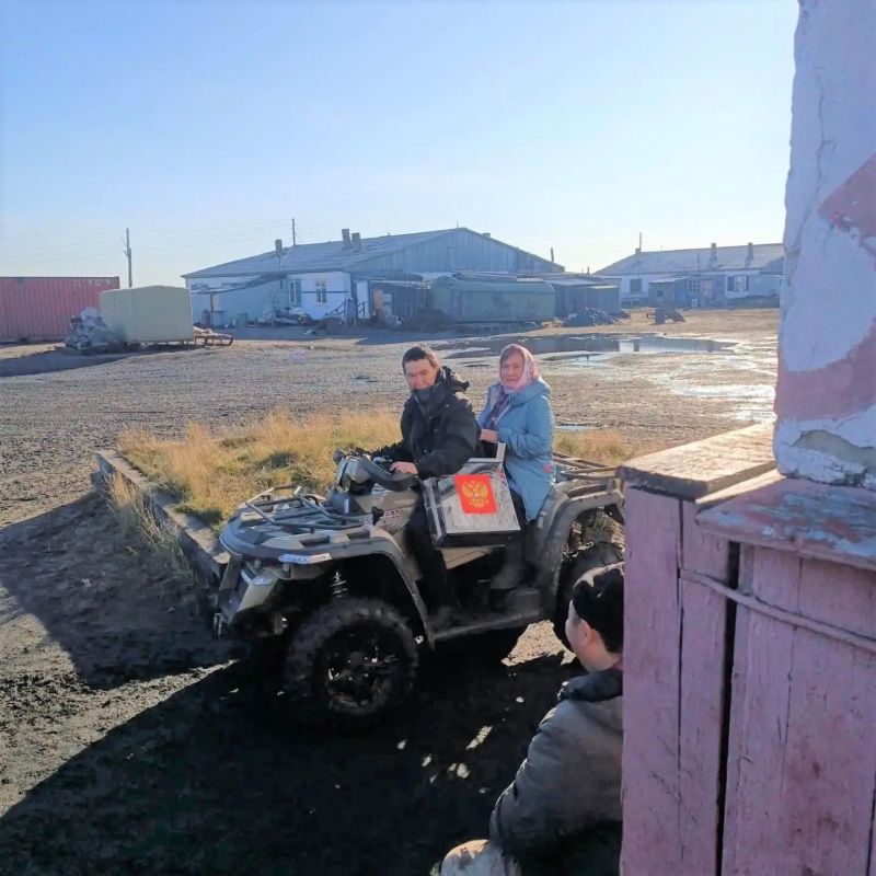За три дня голосования крайизбирком получил от организаторов выборов со всего края десятки фотографий о том, что интересного и яркого, доброго и трогательного происходило на избирательных участках За три дня голосования крайизбирком получил от организаторов выборов со всего края десятки фотографий о том, что интересного и яркого, доброго и трогательного происходило на избирательных участках