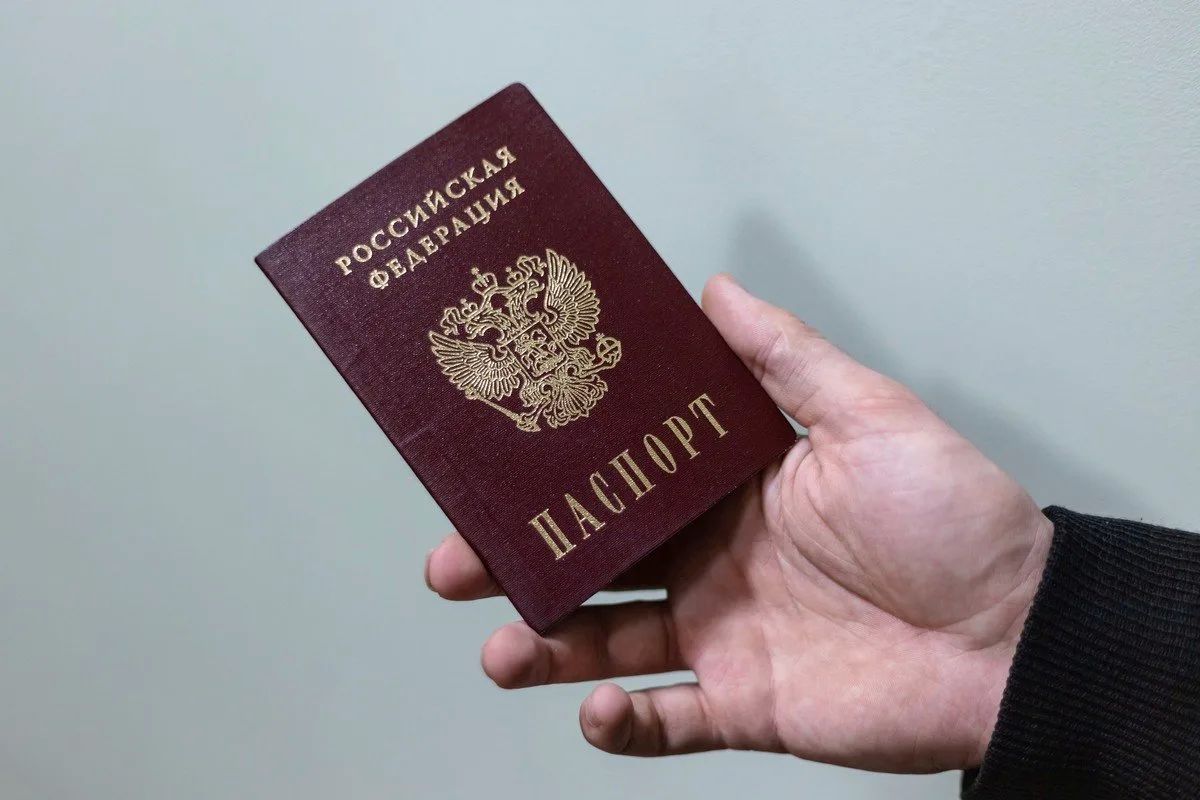 В Красноярском крае четырех человек лишили приобретенного российского гражданства