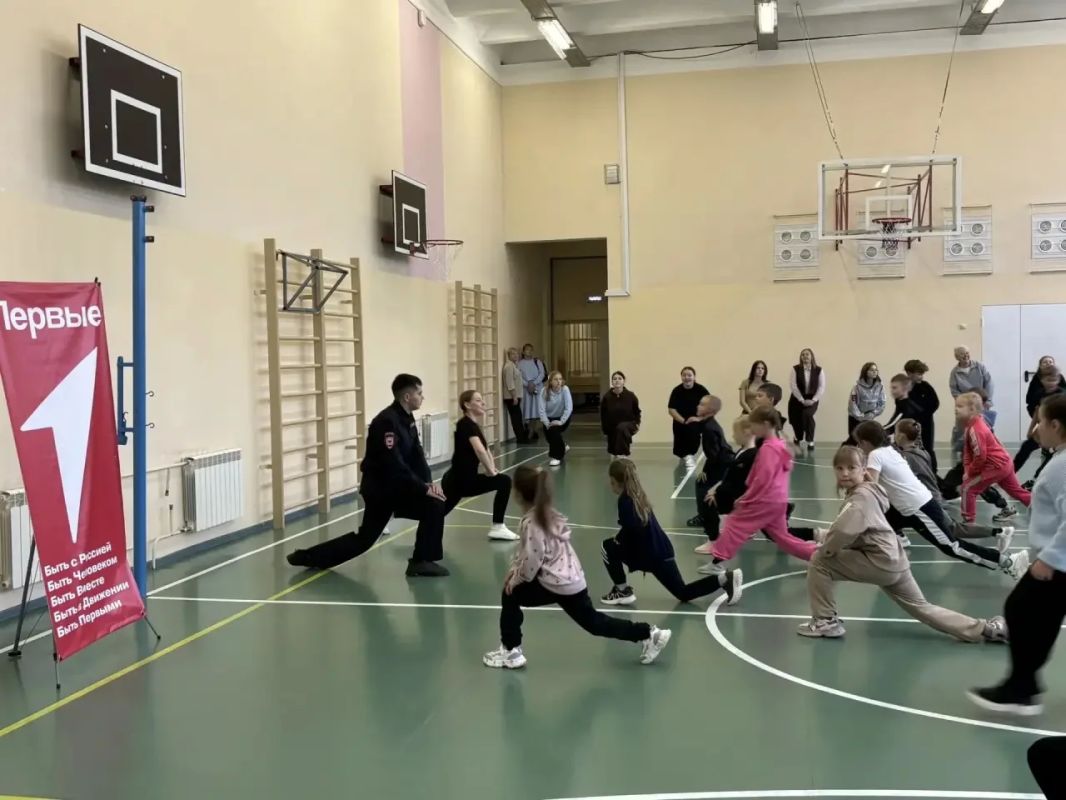 «Зарядка со стражем порядка»: вместе за здоровый образ жизни! «Зарядка со стражем порядка»: вместе за здоровый образ жизни!