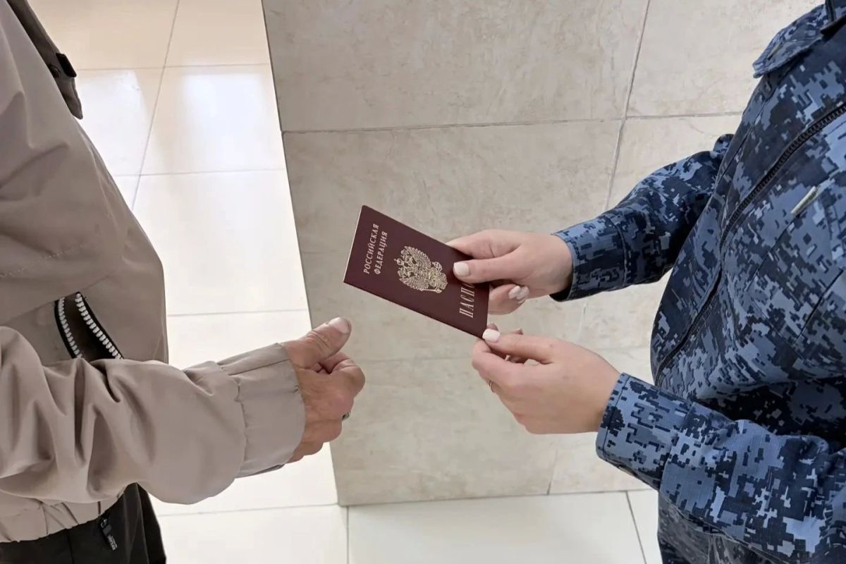 В г. Лесосибирске пять осужденных к принудительным работам получили новые паспорта взамен утраченных В г. Лесосибирске пять осужденных к принудительным работам получили новые паспорта взамен утраченных