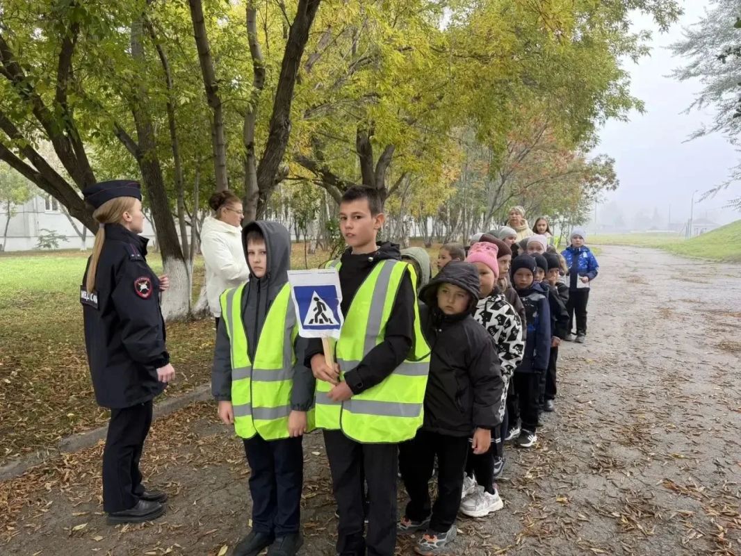 В "Единый день БДД" госавтоинспекторы посвятили первоклассников Курагинского и Шушенского округа в пешеходы В "Единый день БДД" госавтоинспекторы посвятили первоклассников Курагинского и Шушенского округа в пешеходы