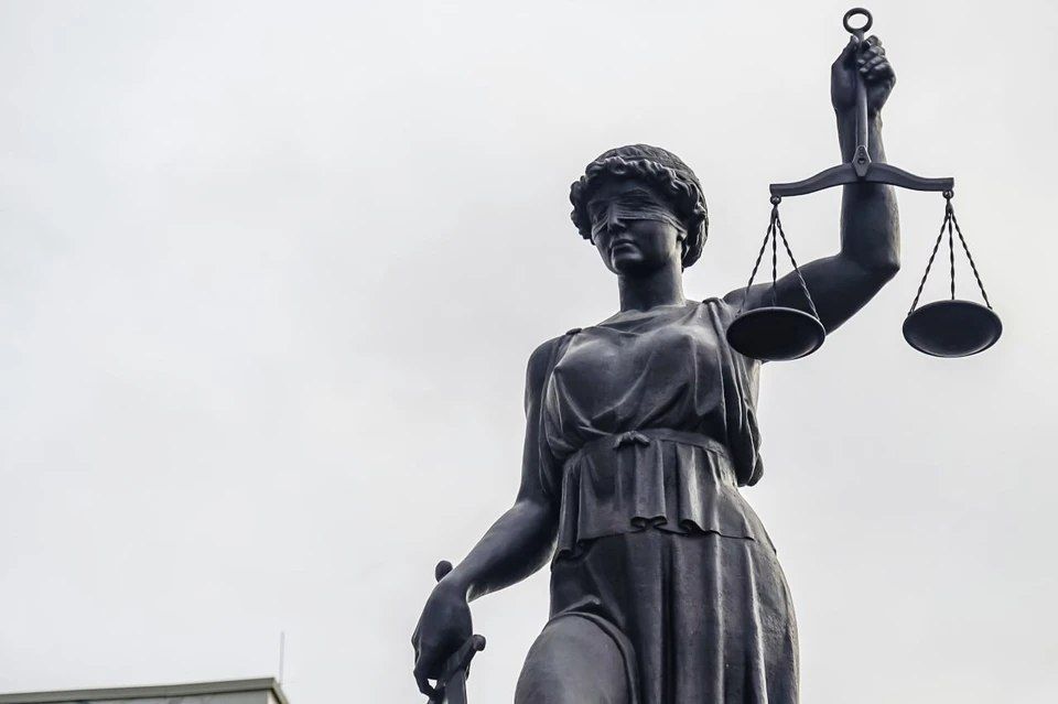 Под угрозой ножа жертвы гасили сигареты о свои лбы: красноярские подростки вымогали деньги в духе 1990-х и получили реальные сроки
