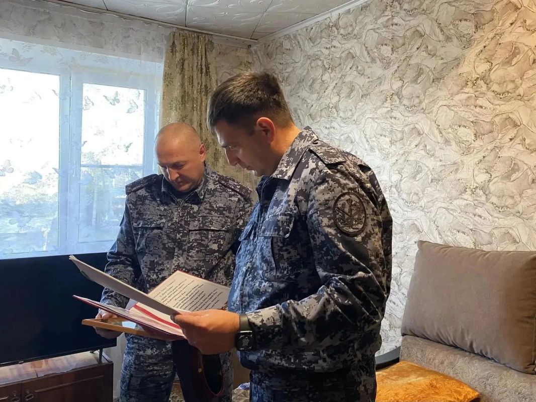 Начальник ГУФСИН генерал-лейтенант внутренней службы Антон Ефаркин посетил ветерана Великой Отечественной войны Леонида Петровича Иванькова Начальник ГУФСИН генерал-лейтенант внутренней службы Антон Ефаркин посетил ветерана Великой Отечественной войны Леонида Петровича Иванькова