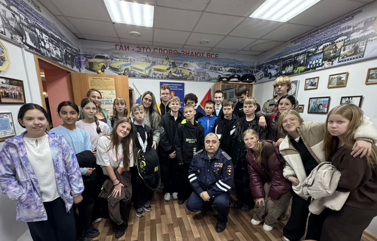 В рамках «Недели дорожной безопасности» учащиеся школы №3 посетили красноярский полк ДПС