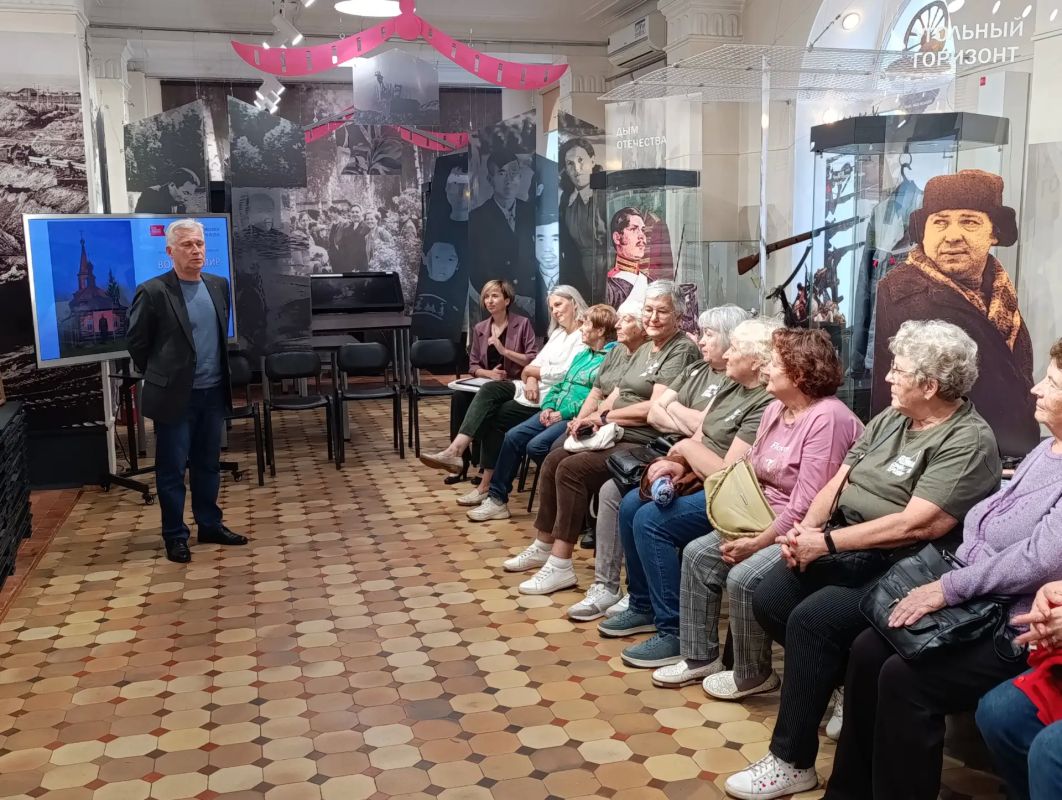 В музее истории г. Бородино состоялось торжественное открытие выставки «Война и мир в творчестве современных художников Красноярья» В музее истории г. Бородино состоялось торжественное открытие выставки «Война и мир в творчестве современных художников Красноярья»