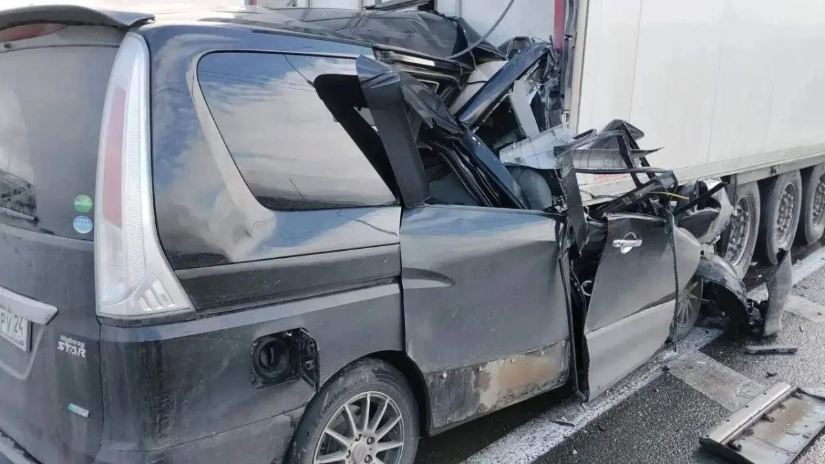 Водитель легковушки погиб в ДТП с большегрузом в Емельяновском округе Водитель легковушки погиб в ДТП с большегрузом в Емельяновском округе