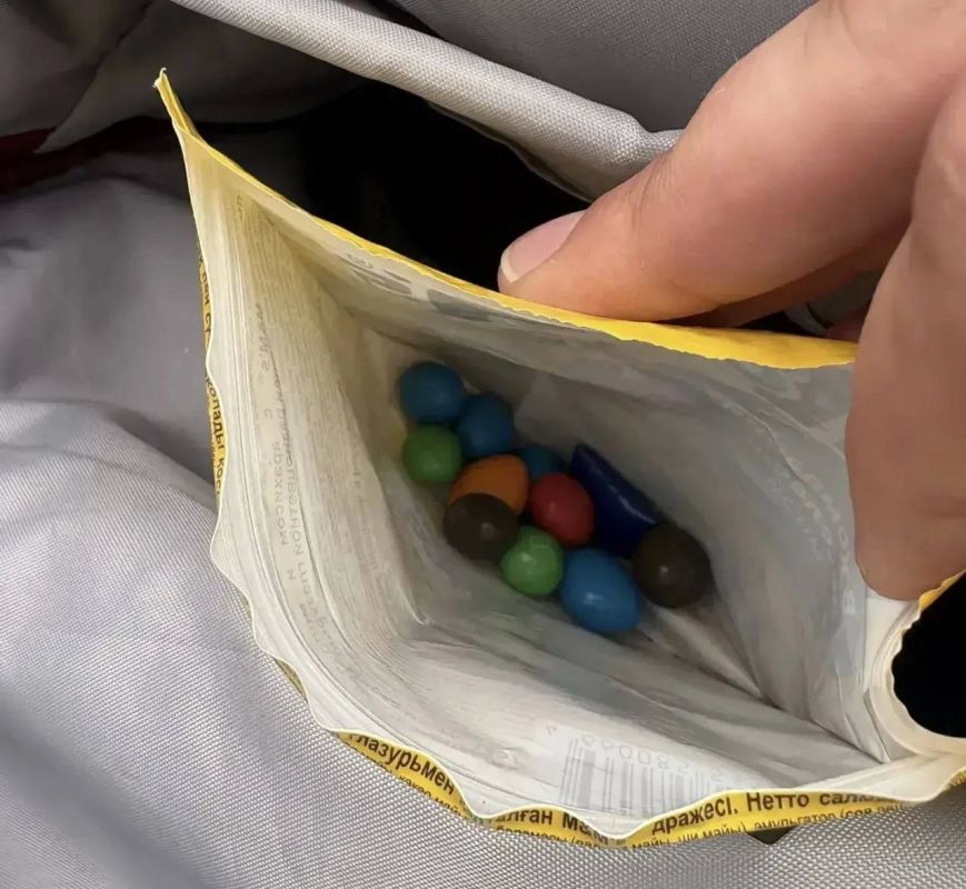 «Конфетка» с сюрпризом: инспекторы ДПС в Красноярском крае задержали 17-летнюю девушку с крупной партией «синтетики»