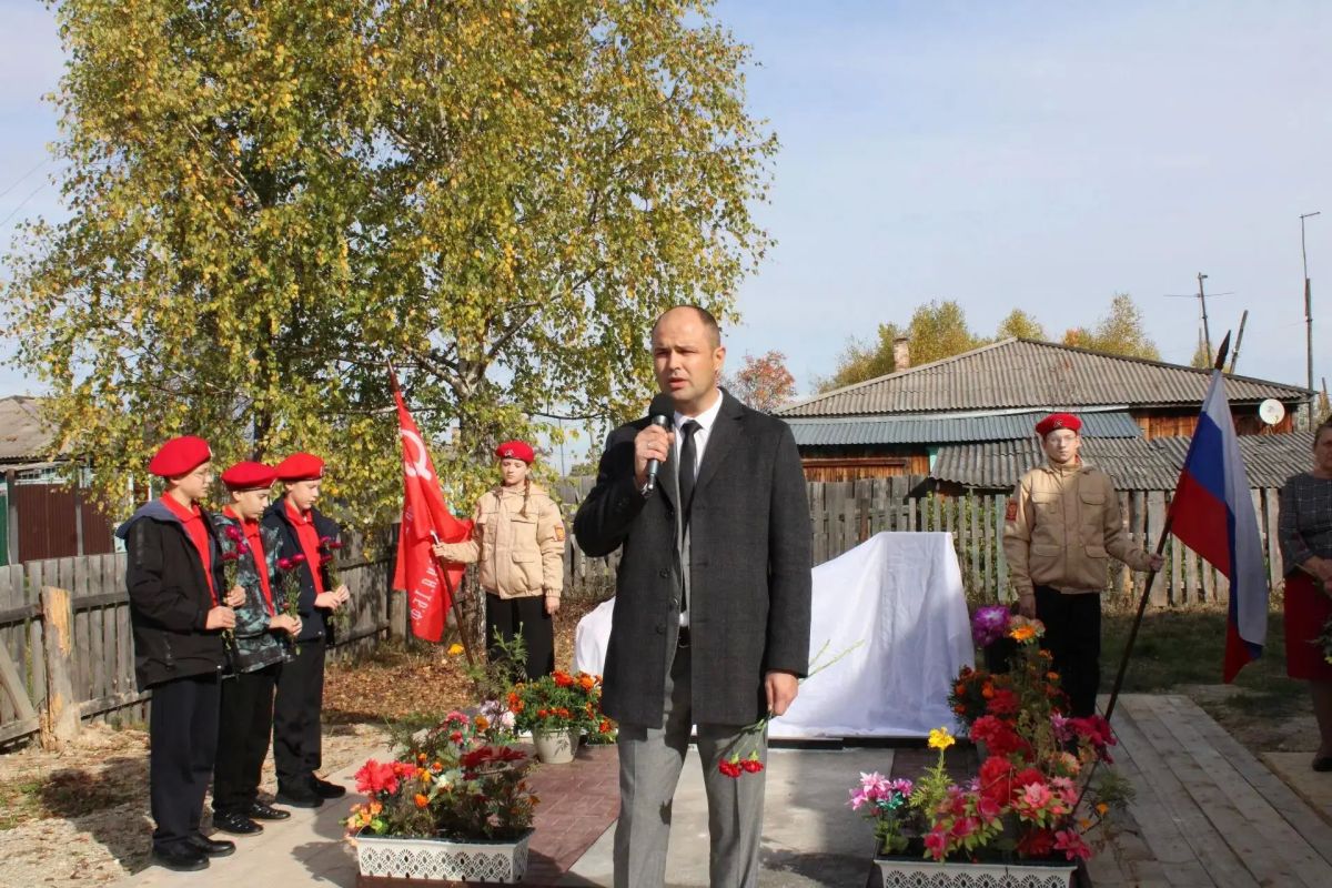 В посёлке Омском Казачинско-Пировского округа открыли памятную плиту участникам СВО В посёлке Омском Казачинско-Пировского округа открыли памятную плиту участникам СВО