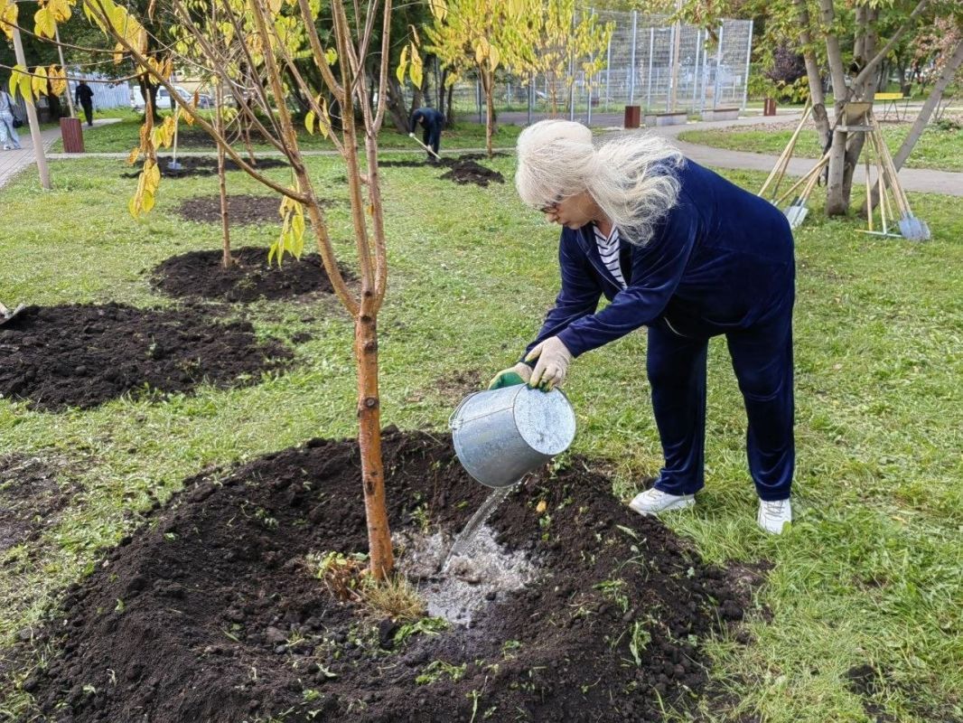 Сегодня депутаты и сотрудники аппарата горсовета приняли участие в осеннем общегородском субботнике Сегодня депутаты и сотрудники аппарата горсовета приняли участие в осеннем общегородском субботнике