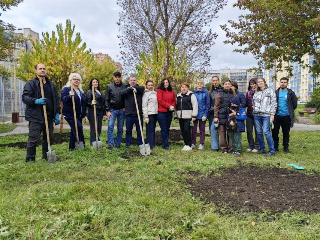Сегодня депутаты и сотрудники аппарата горсовета приняли участие в осеннем общегородском субботнике Сегодня депутаты и сотрудники аппарата горсовета приняли участие в осеннем общегородском субботнике