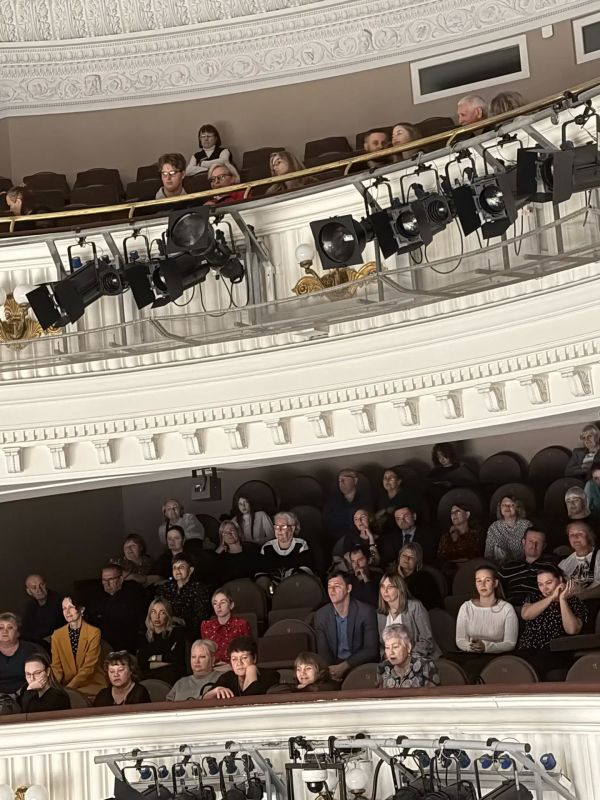 25 сентября в театре Пушкина состоялся юбилейный вечер госпиталя ветеранов войн — госпиталю исполнилось 80 лет 25 сентября в театре Пушкина состоялся юбилейный вечер госпиталя ветеранов войн — госпиталю исполнилось 80 лет