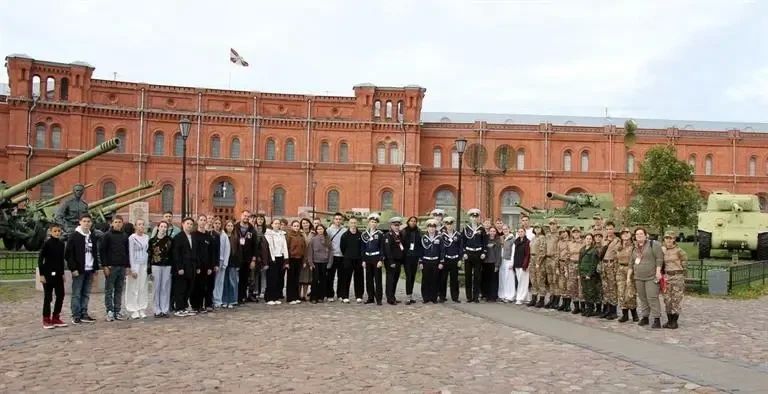 Красноярский Пост №1 стал серебряным призёром XI Всероссийского слёта в Санкт-Петербурге Красноярский Пост №1 стал серебряным призёром XI Всероссийского слёта в Санкт-Петербурге