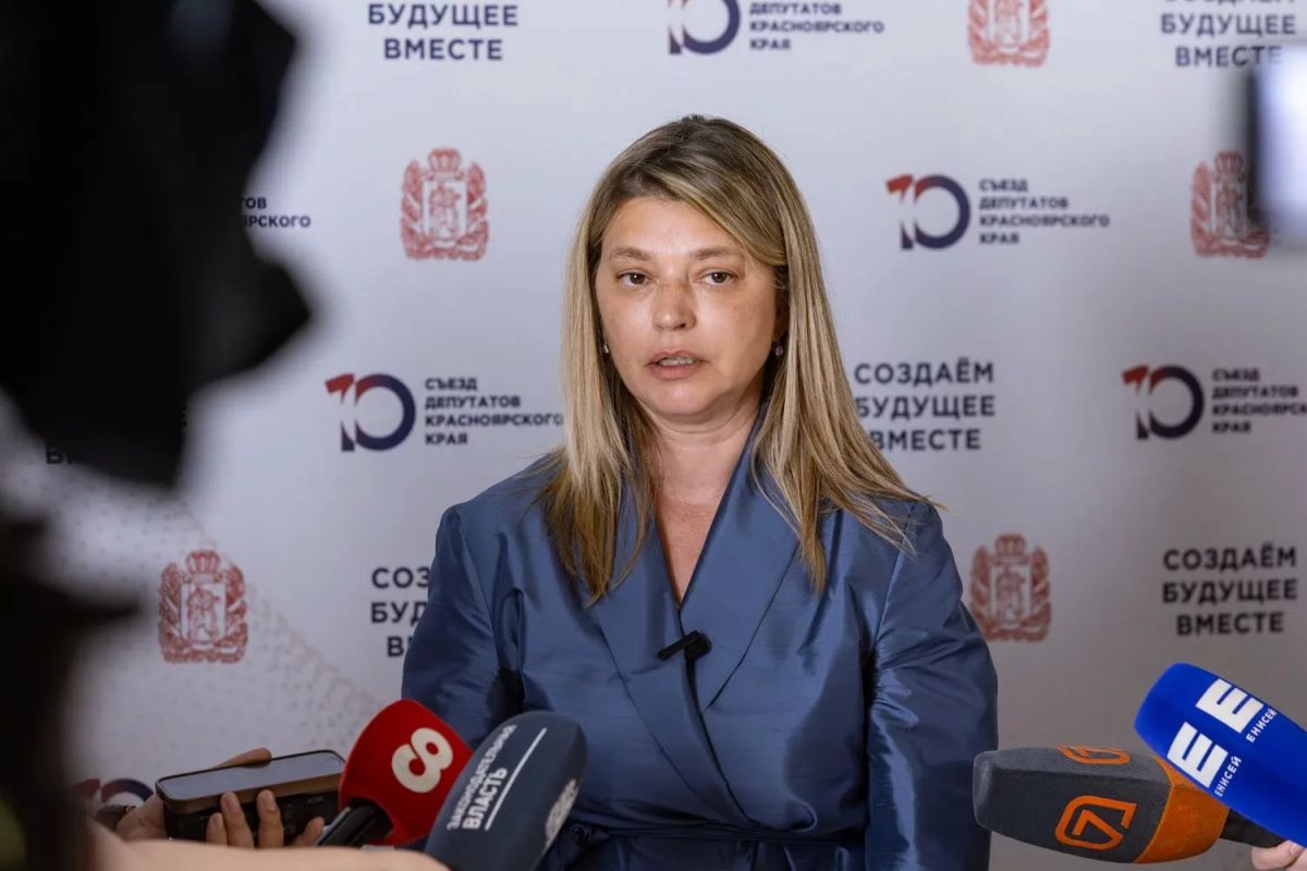 Депутаты краевого парламента поздравляют Елену Пензину с днем рождения!