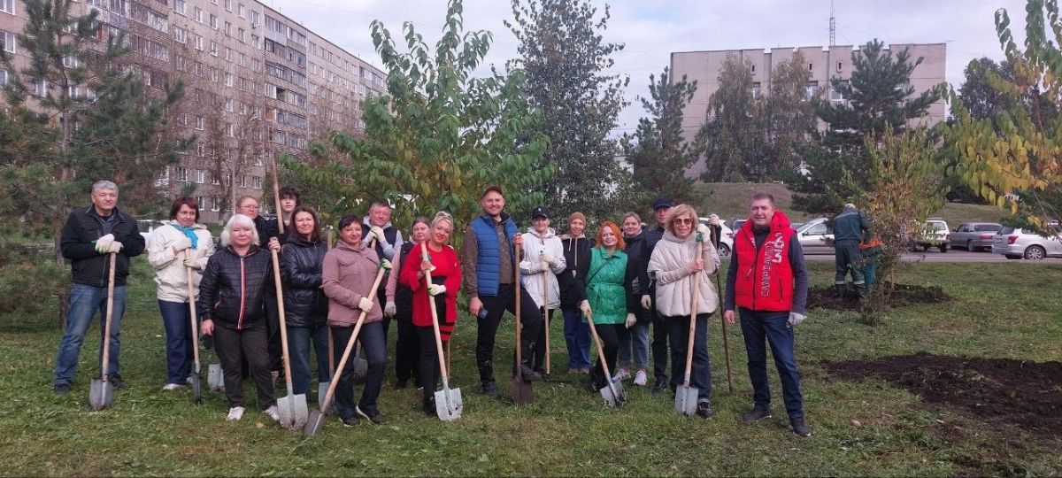 Сегодня депутаты и сотрудники аппарата горсовета приняли участие в осеннем общегородском субботнике Сегодня депутаты и сотрудники аппарата горсовета приняли участие в осеннем общегородском субботнике