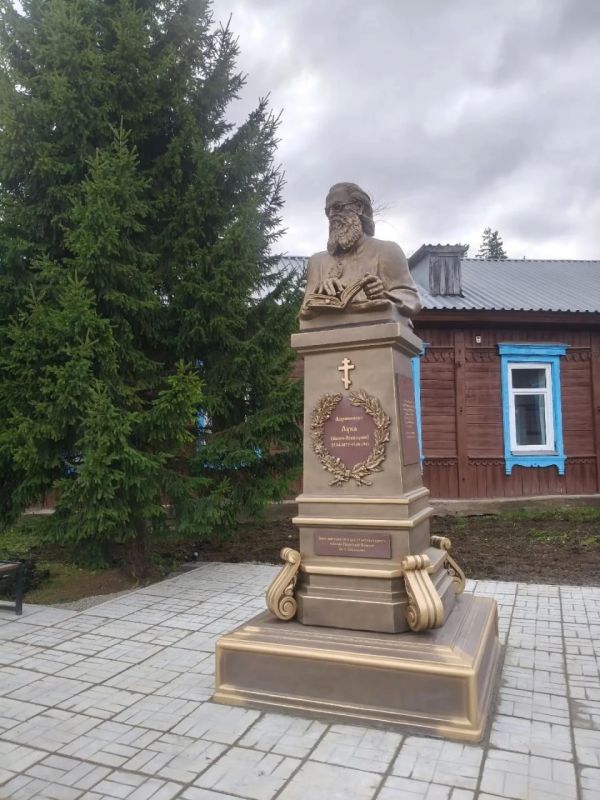 В посёлке Большая Мурта установили памятник святителю Луке (Войно-Ясенецкому), архиепископу Симферопольскому и Крымскому В посёлке Большая Мурта установили памятник святителю Луке (Войно-Ясенецкому), архиепископу Симферопольскому и Крымскому