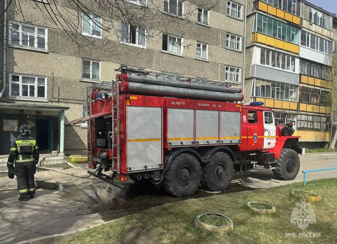 Пожарные Хакасии спасли женщину из задымленной квартиры