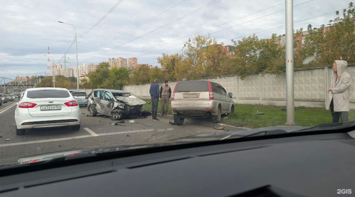 Три девушки погибли в ДТП на Дубровинского в Красноярске Три девушки погибли в ДТП на Дубровинского в Красноярске