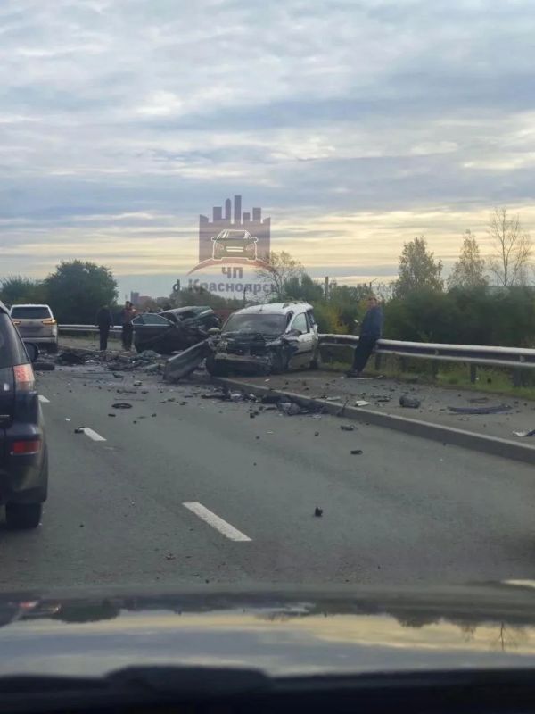 Три девушки погибли в массовой аварии на Дубровинского в Красноярске Три девушки погибли в массовой аварии на Дубровинского в Красноярске