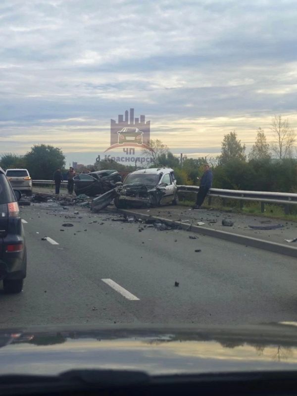 Три человека погибли в массовом ДТП на улице Дубровинского Три человека погибли в массовом ДТП на улице Дубровинского