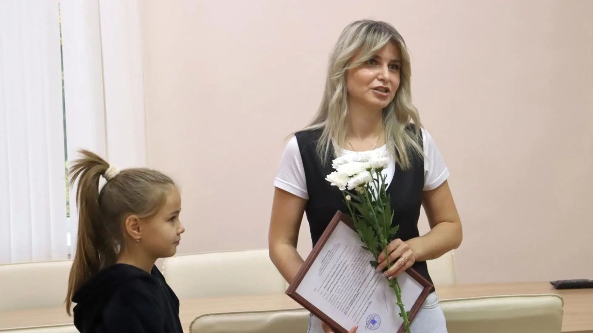 В Боготольском округе ещё двум молодым семьям вручили жилищные свидетельства В Боготольском округе ещё двум молодым семьям вручили жилищные свидетельства