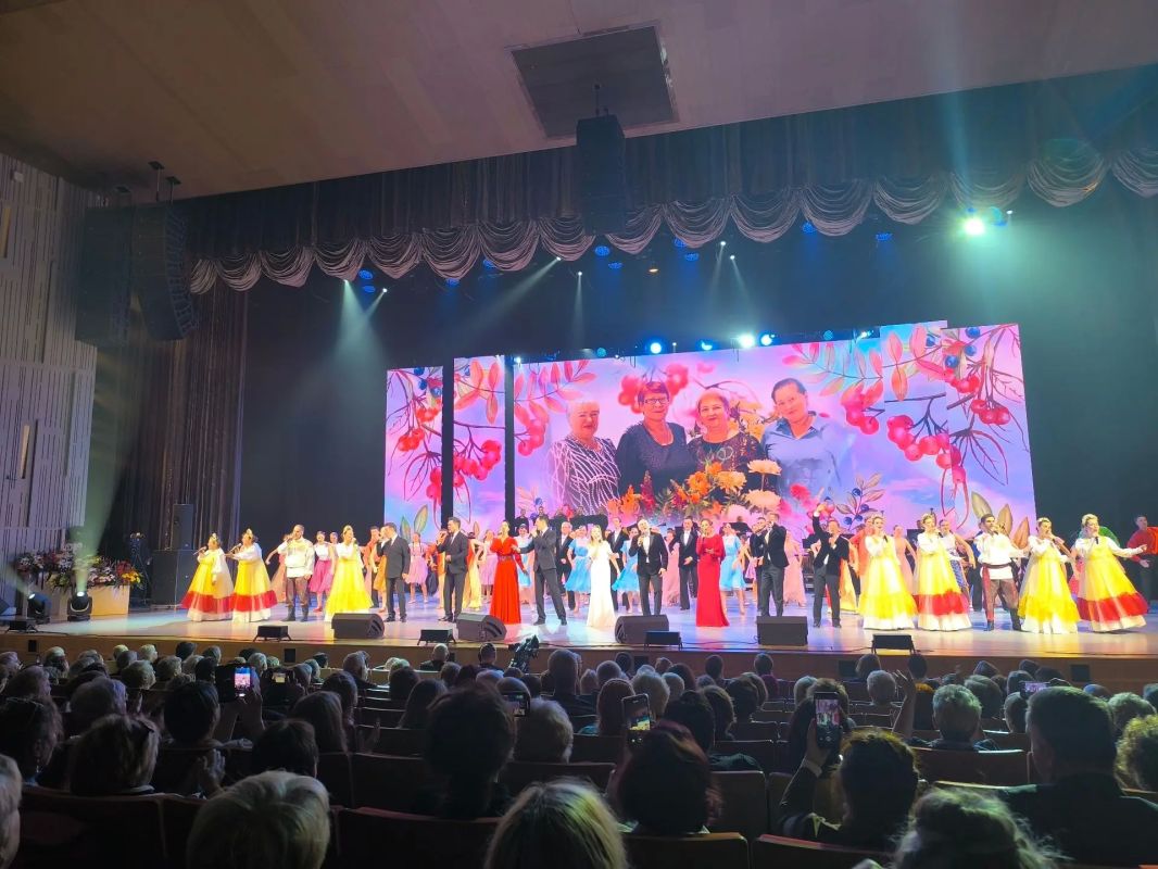 В главном концертном зале Красноярского края прошел праздничный концерт, приуроченный к Международному дню пожилых людей, который ежегодно отмечается 1 октября. Его зрителями стали ветераны войны и труда, представители... В главном концертном зале Красноярского края прошел праздничный концерт, приуроченный к Международному дню пожилых людей, который ежегодно отмечается 1 октября. Его зрителями стали ветераны войны и труда, представители...