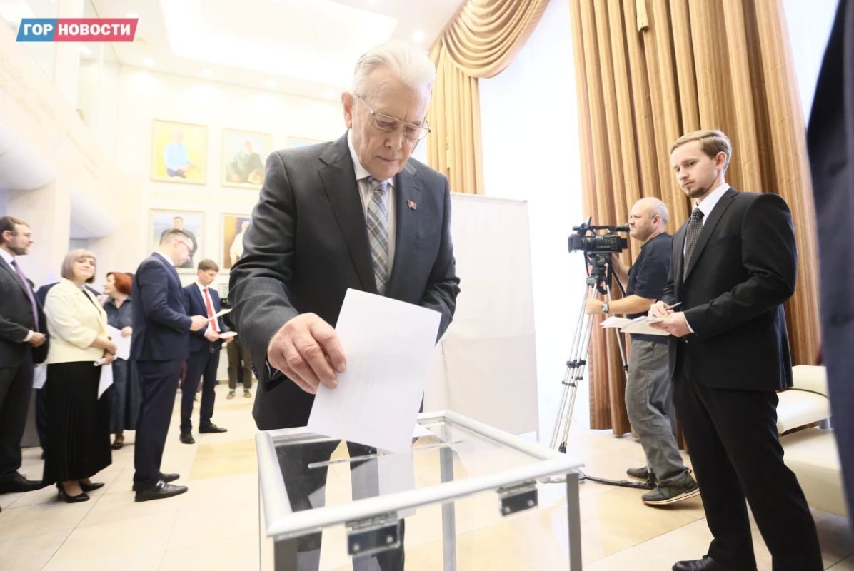 Алексей Додатко остаётся во главе краевого парламента — депутаты поддержали его единогласно Алексей Додатко остаётся во главе краевого парламента — депутаты поддержали его единогласно