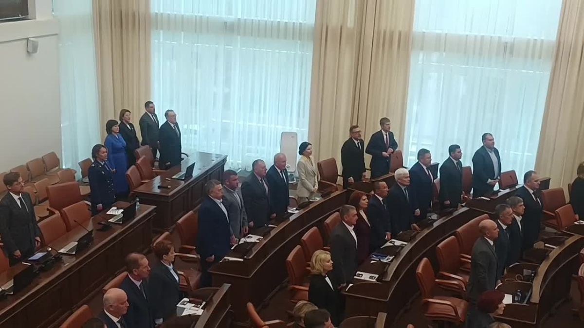 Началось заседание сессии краевого ЗС