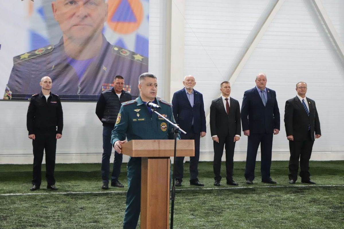 В Красноярске дан старт Открытому турниру по мини-футболу, посвященному памяти Героя России Евгения Зиничева В Красноярске дан старт Открытому турниру по мини-футболу, посвященному памяти Героя России Евгения Зиничева
