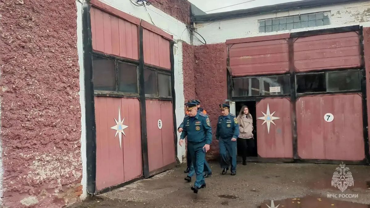 Руководство Главного управления провело выездное совещание в пожарно-спасательной части Руководство Главного управления провело выездное совещание в пожарно-спасательной части