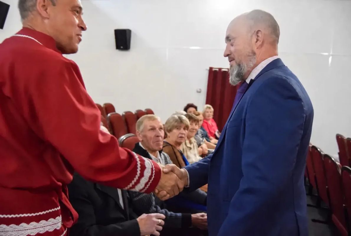 С Днём мудрости, добра и уважения! С Днём мудрости, добра и уважения!